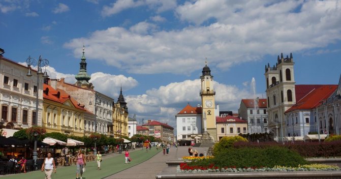 The central square in Banska Bystrica. Having received a residence permit in Slovakia, you will be able to enjoy your time here, as well as anywhere in the EU, without restrictions and visas 