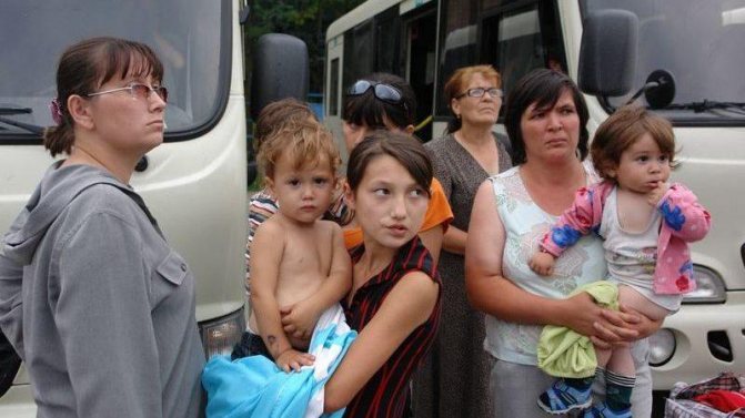 What assistance is provided to refugees from Ukraine in Russia