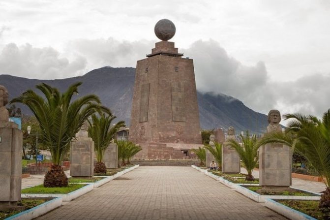 памятник Экватору