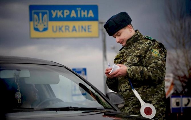 Checking documents by Ukrainian border guards