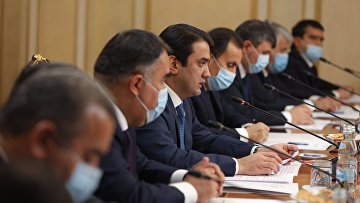 Rustam Emomali speaks to a group of Russian officials in Moscow
