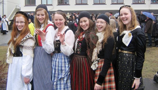 Icelandic schoolgirls in national costumes
