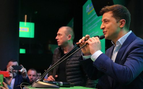 Владимир Зеленский (справа)