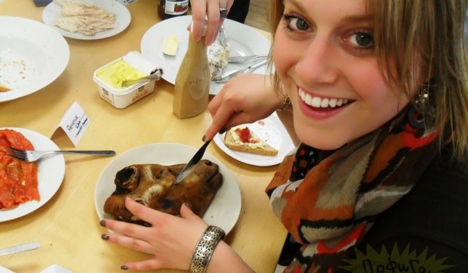 Roasted sheep&#39;s head - a traditional dish in Iceland